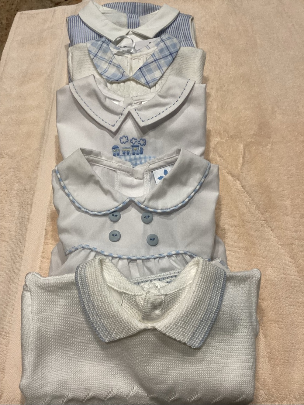 Baby outfits in blue and white. 5 outfits and 3 pairs of shorts - Picture 3 of 13